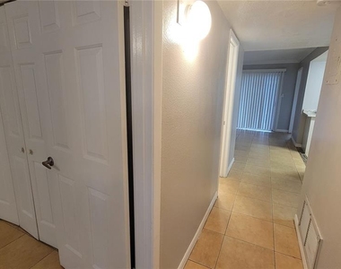 863 Sky Lake Circle - Photo Thumbnail 8