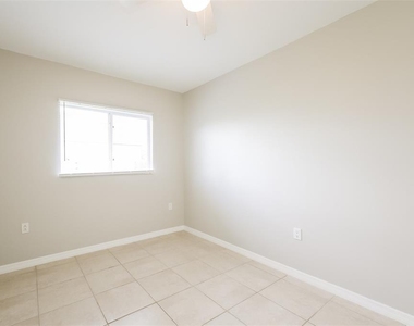 3113 71st Street W - Photo Thumbnail 10