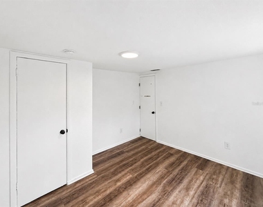 2310 S Shine Avenue - Photo Thumbnail 15