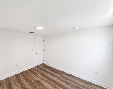 2310 S Shine Avenue - Photo Thumbnail 7