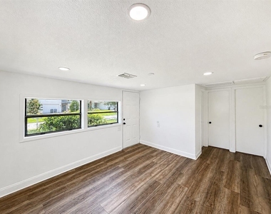 2310 S Shine Avenue - Photo Thumbnail 8