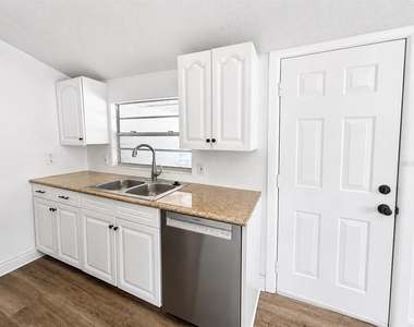 2310 S Shine Avenue - Photo Thumbnail 20