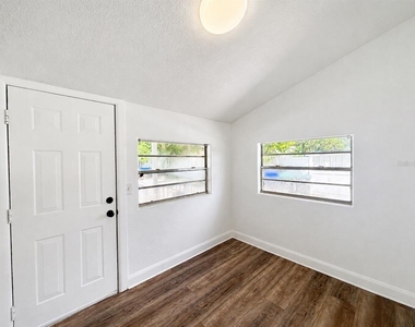 2310 S Shine Avenue - Photo Thumbnail 18