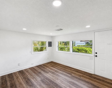 2310 S Shine Avenue - Photo Thumbnail 17
