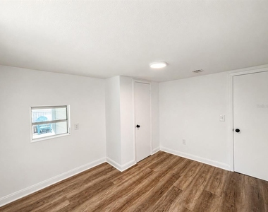 2310 S Shine Avenue - Photo Thumbnail 6