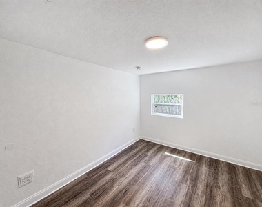 2310 S Shine Avenue - Photo Thumbnail 16