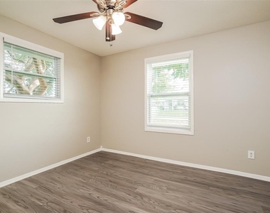 1206 Ne 5th Place - Photo Thumbnail 10