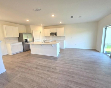 1025 Champion Ridge Drive - Photo Thumbnail 9
