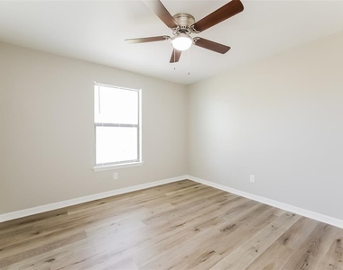 2806 58th Street W - Photo Thumbnail 8
