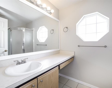 630 Bayport Drive - Photo Thumbnail 8