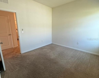 1014 Wanderer Drive - Photo Thumbnail 20