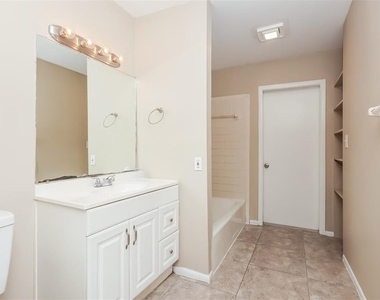 17144 Antigua Road - Photo Thumbnail 9