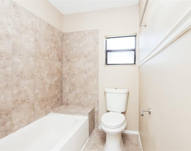 17144 Antigua Road - Photo Thumbnail 13