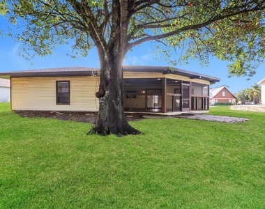 17144 Antigua Road - Photo Thumbnail 14