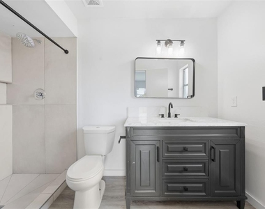 515 Floral Drive - Photo Thumbnail 8
