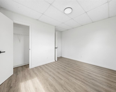 515 Floral Drive - Photo Thumbnail 24