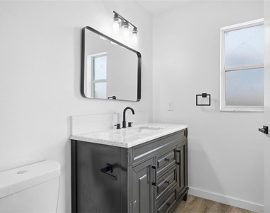 515 Floral Drive - Photo Thumbnail 9