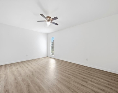 515 Floral Drive - Photo Thumbnail 6