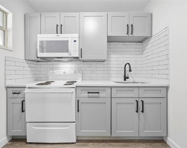 515 Floral Drive - Photo Thumbnail 27