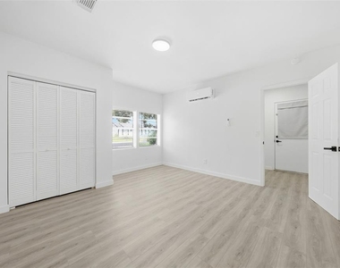 515 Floral Drive - Photo Thumbnail 25