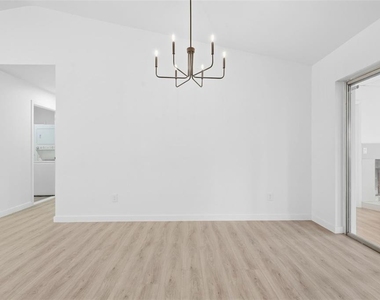 515 Floral Drive - Photo Thumbnail 10