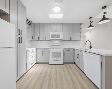 515 Floral Drive - Photo Thumbnail 4