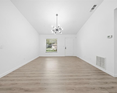 515 Floral Drive - Photo Thumbnail 2