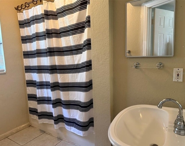 5401 Hermosa Street - Photo Thumbnail 3