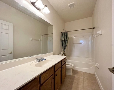 2532 Glenridge Circle - Photo Thumbnail 17