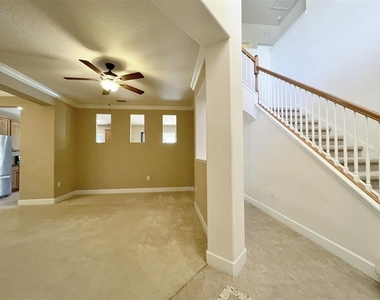 2532 Glenridge Circle - Photo Thumbnail 4