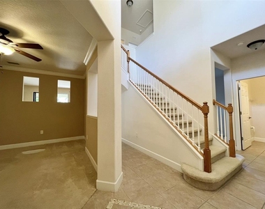 2532 Glenridge Circle - Photo Thumbnail 3