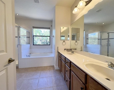 2532 Glenridge Circle - Photo Thumbnail 11