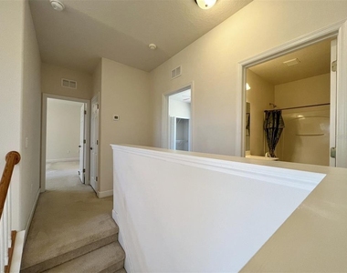 2532 Glenridge Circle - Photo Thumbnail 13