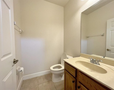 2532 Glenridge Circle - Photo Thumbnail 16