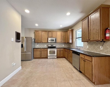 2532 Glenridge Circle - Photo Thumbnail 7