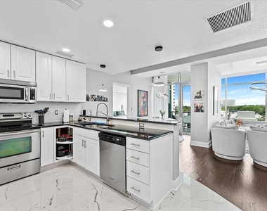 101 S Eola Drive - Photo Thumbnail 2