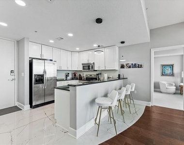 101 S Eola Drive - Photo Thumbnail 5