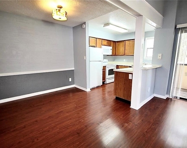 2918 Antique Oaks Circle - Photo Thumbnail 3