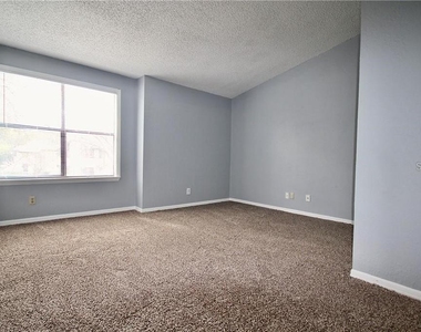 2918 Antique Oaks Circle - Photo Thumbnail 8