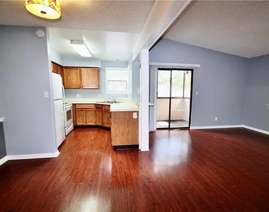 2918 Antique Oaks Circle - Photo Thumbnail 6