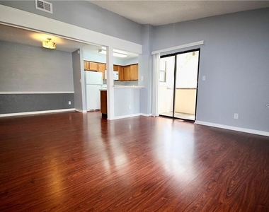 2918 Antique Oaks Circle - Photo Thumbnail 2