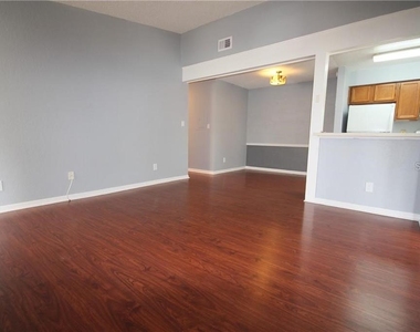 2918 Antique Oaks Circle - Photo Thumbnail 4