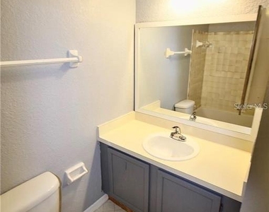 2918 Antique Oaks Circle - Photo Thumbnail 15