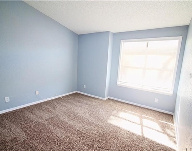 2918 Antique Oaks Circle - Photo Thumbnail 13