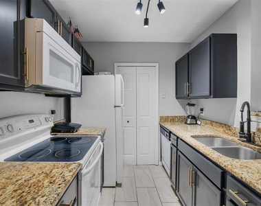 4360 S Kirkman Road - Photo Thumbnail 8