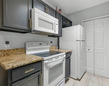 4360 S Kirkman Road - Photo Thumbnail 13