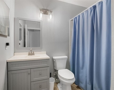 4360 S Kirkman Road - Photo Thumbnail 12