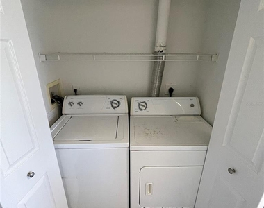 621 Washington Palm Loop - Photo Thumbnail 6