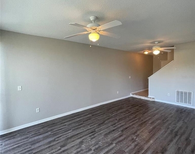 621 Washington Palm Loop - Photo Thumbnail 4