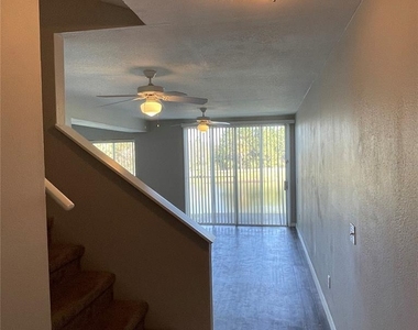 621 Washington Palm Loop - Photo Thumbnail 7
